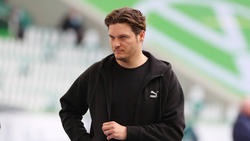 Trainer Edin Terzic vom BVB soll das Interesse des VfL Wolfsburg geweckt haben