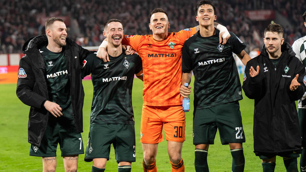 Werder-Keeper Michael Zetterer (orange) ist heiß begehrt Werder-Keeper Michael Zetterer (orange) ist heiß begehrt