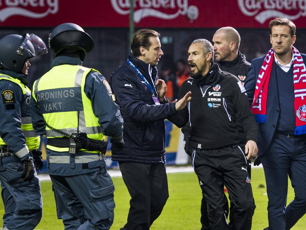 Henrik Larsson (3. v. r.) wurde Opfer eines Fan-Angriffes