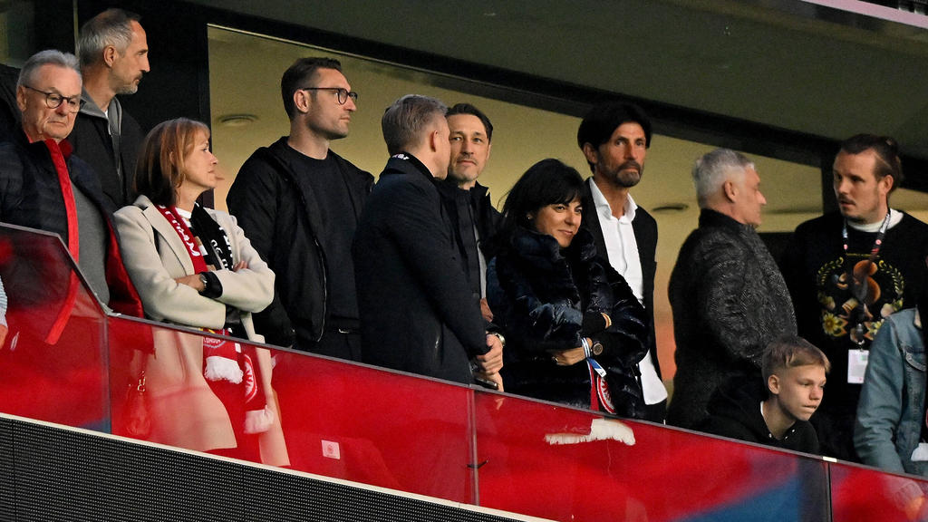 Niko Kovac (M.) war beim Frankfurter Halbfinale gegen West Ham zu Besuch