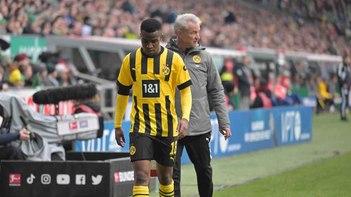 BVB-Profi Moukoko verletzte sich im Spiel gegen Werder Bremen