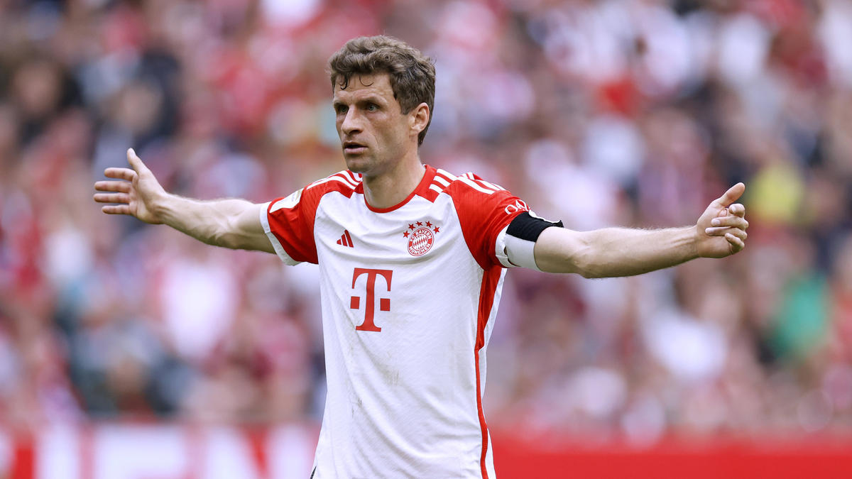 Thomas Müller und der FC Bayern müssen ihr Spiel in Köln gewinnen um dem BVB noch. gefährlich werden zu können