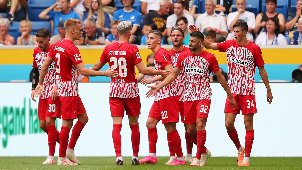 Der SC Freiburg startet mit einem Auswärtssieg in die Bundesliga-Saison