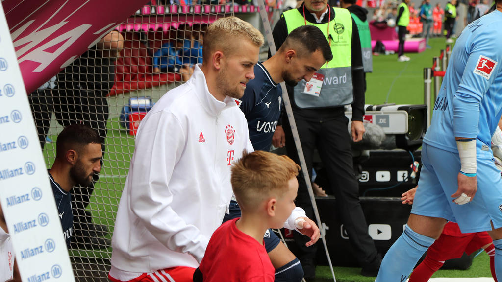 Matthijs de Ligt musste beim FC Bayern ausgewechselt werden Matthijs de Ligt musste beim FC Bayern ausgewechselt werden