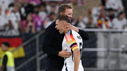 Bundestrainer Julian Nagelsmann (l.) mit dem neuen DFB-Kapitän Joshua Kimmich