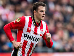 Santiago Arias is gefocust tijdens het competitieduel PSV - FC Utrecht. (08-11-2015)