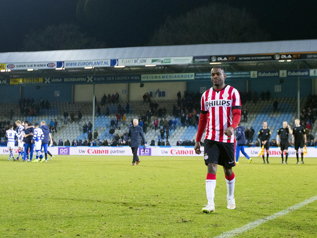 Teleurgesteld loopt Elvio van Overbeek van het veld in de Doetinchemse Vijverberg. Jong PSV verliest van De Graafschap in de Jupiler League. (13-03-2015)