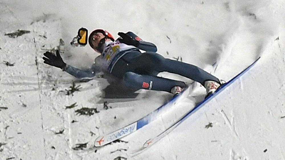 Skispringen Kreuzbandriss Nach Horror Sturz Dsv Adler David Siegel Fallt Lange Aus