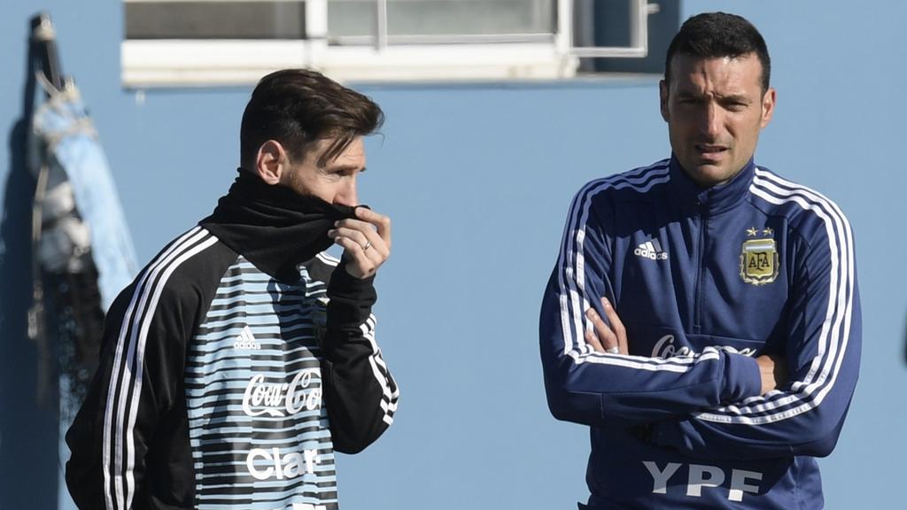Lionel Messi (l.) läuft wieder für Argentinien auf