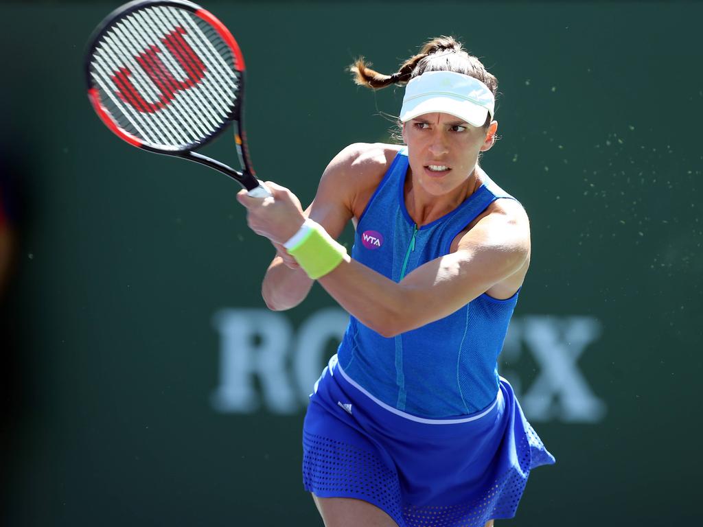 Andrea Petkovic spielt beim Auftaktmatch der FedCup-Playoffs gegen Jelena Ostapenko Andrea Petkovic spielt beim Auftaktmatch der FedCup-Playoffs gegen Jelena Ostapenko