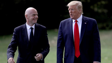 Infantino (li.) kritisiert Restriktionen bei Korea-Duell