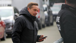 Horst Heldt vom 1. FC Köln fürchtet einen Saisonabbruch