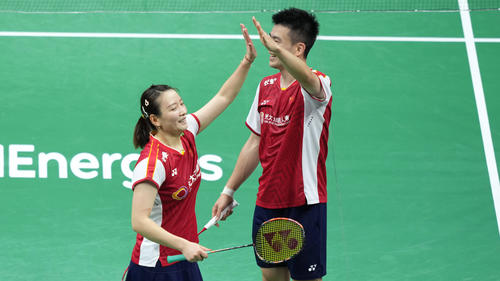 China jubelt über den Finalsieg bei der Badminton-WM gegen Südkorea