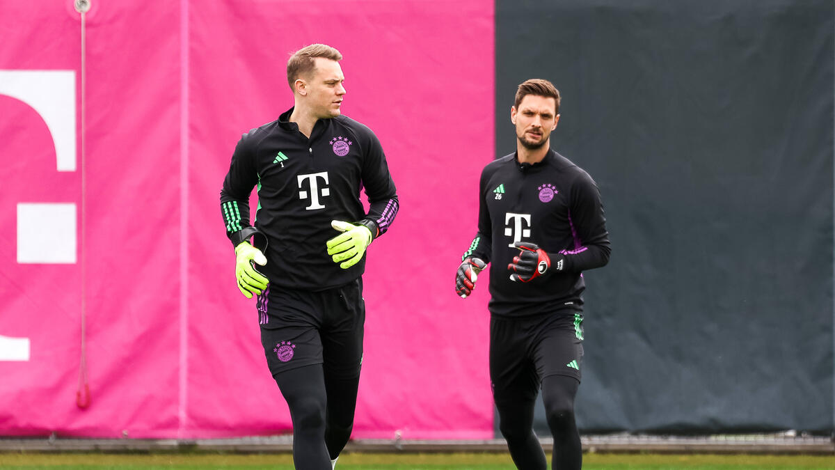 Manuel Neuer (l.) và Sven Ulreich trong buổi tập tại FC Bayern