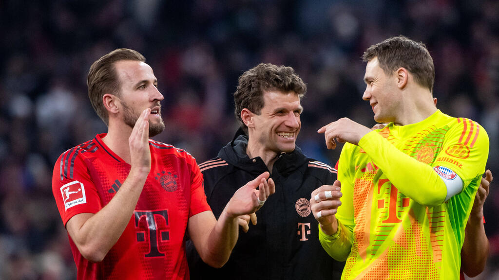 Kane (l.) und Neuer (r.) adelten Müller als Kane (l.) und Neuer (r.) adelten Müller als