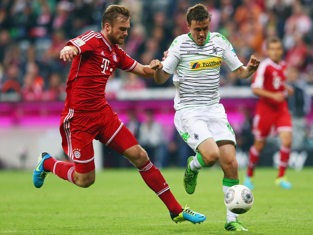 Jan Kirchhoff (l.) im Zweikampf mit Max Kruse Jan Kirchhoff (l.) im Zweikampf mit Max Kruse