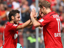 In der Verlosung um den Spieler der Saison: Stefan Kießling (r.) und Hakan Çalhanoğlu
