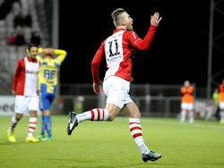 Cas Peters viert zijn doelpunt namens FC Emmen tijdens het competitieduel met RKC Waalwijk. (19-12-2014). 