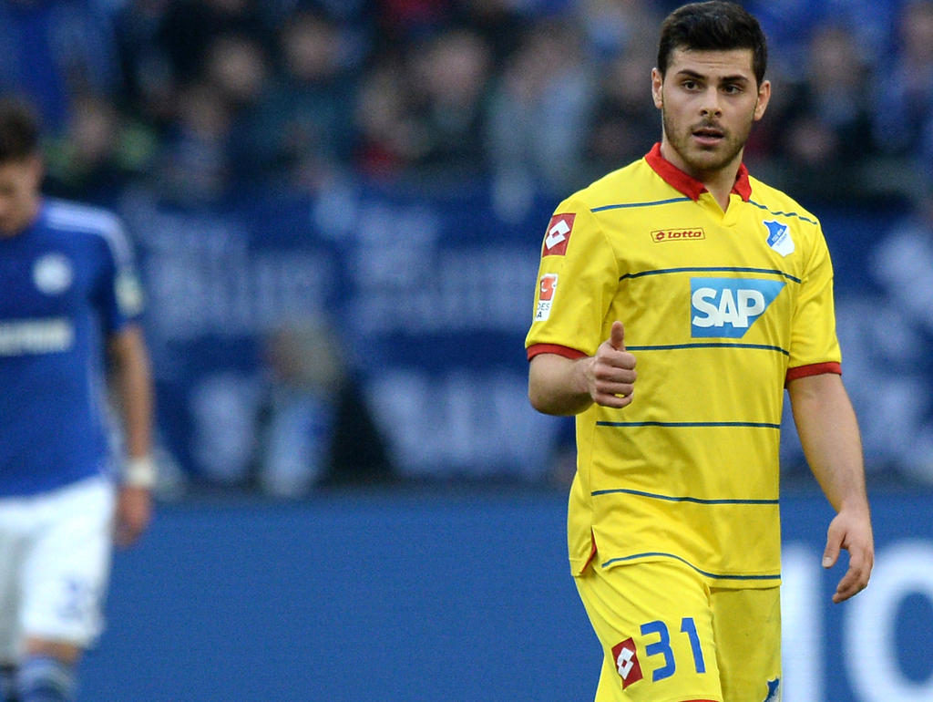 Der Daumen von Kevin Volland geht nach seinem Treffer zum 1:3 aus 1899-Sicht nur zögerlich nach oben. Die TSG war bei der Niederlage in Gelsenkirchen dem Gegner in Königsblau über weite Strecken unterlegen. (07.03.2015) Der Daumen von Kevin Volland geht nach seinem Treffer zum 1:3 aus 1899-Sicht nur zögerlich nach oben. Die TSG war bei der Niederlage in Gelsenkirchen dem Gegner in Königsblau über weite Strecken unterlegen. (07.03.2015)