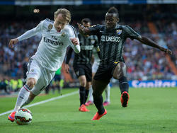 Modric (izq.) lesionó el sábado en la victoria 3-1 del Real Madrid sobre el Málaga. (Foto: Getty)