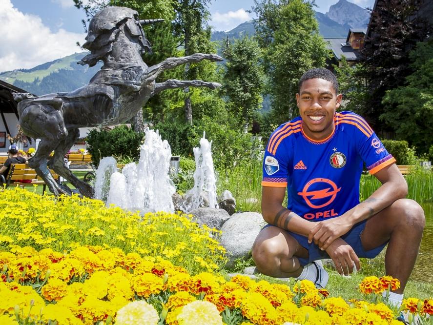 Met een brede glimlach poseert Jean-Paul Boëtius voor de camera tijdens het trainingskamp van Feyenoord in Oostenrijk. (11-07-2015) Met een brede glimlach poseert Jean-Paul Boëtius voor de camera tijdens het trainingskamp van Feyenoord in Oostenrijk. (11-07-2015)