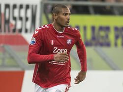 Sébastien Haller maakt zich op om op doel te schieten voor FC Utrecht. (15-10-2016)