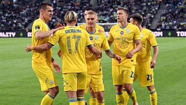 Die ukrainischen Spieler feiern das 1:0 gegen Borussia Mönchengladbach
