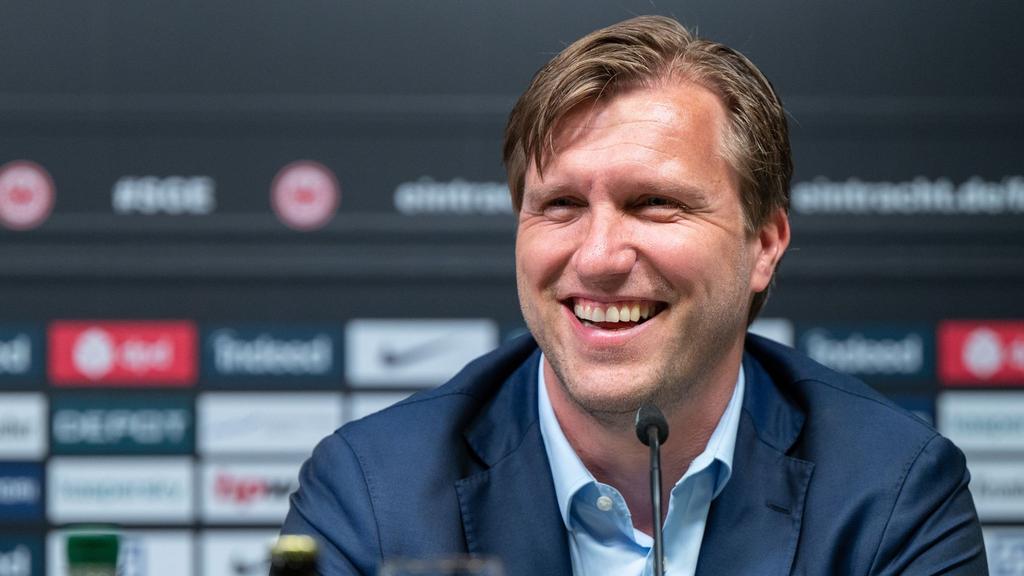 Sport-Vorstand Markus Krösche verkündet mit Eintracht Frankfurt eine Neuverpflichtung
