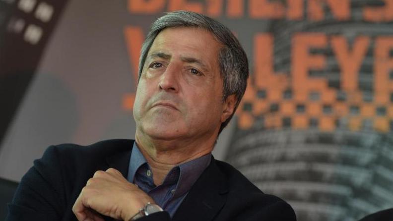Der Manager der BR Volleys, Kaweh Niroomand, verfolgt eine Pressekonferenz Der Manager der BR Volleys, Kaweh Niroomand, verfolgt eine Pressekonferenz