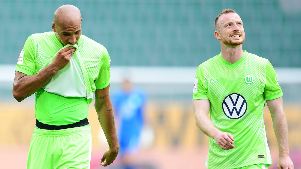 Sauer auf den BVB: Maxi Arnold (r.) Sauer auf den BVB: Maxi Arnold (r.)