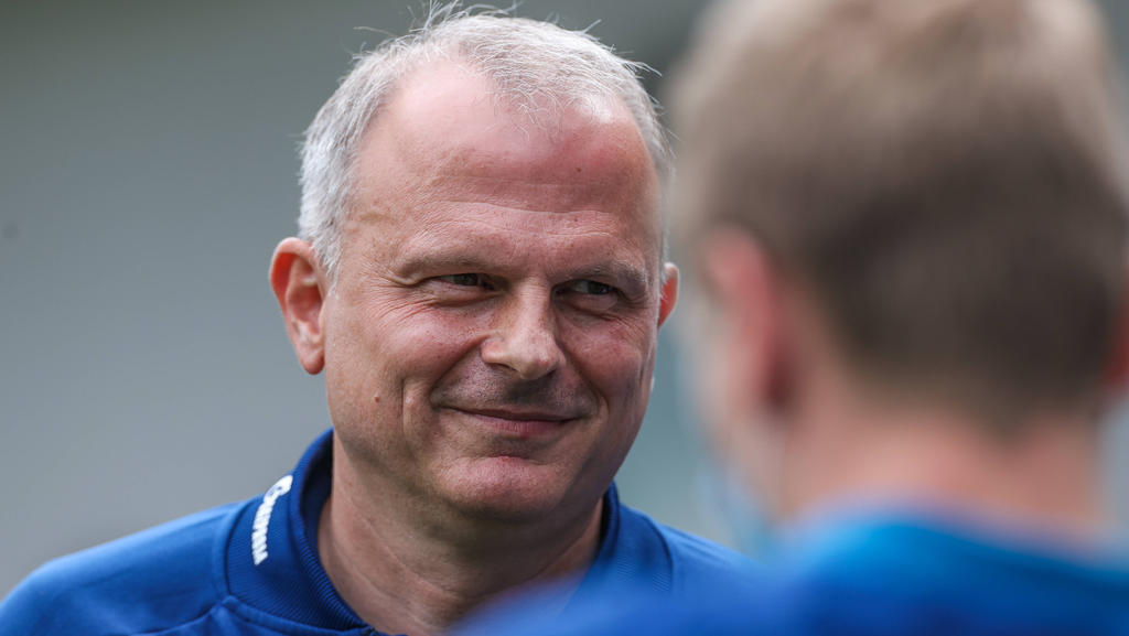 Jochen Schneider und Co. werden am Mittwoch wohl einen neuen Trainer beim FC Schalke 04 begrüßen