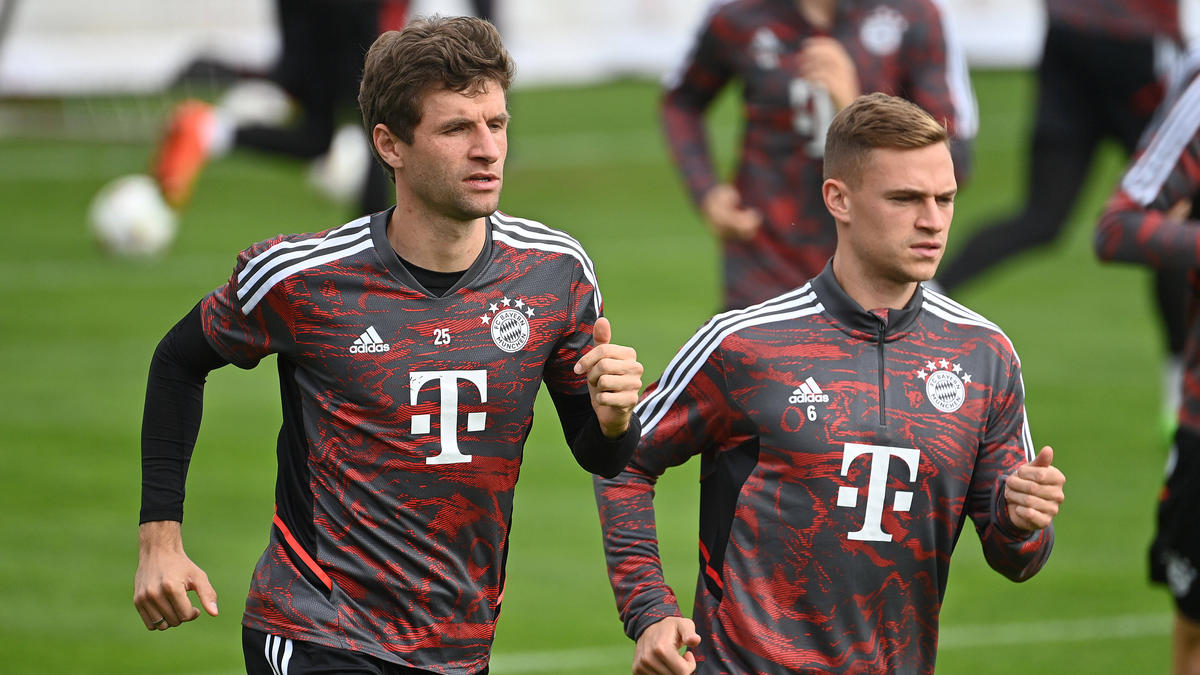 Thomas Müller (l.) und Joshua Kimmich gelten derzeit als Sorgenkinder beim FC Bayern