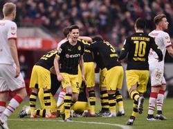 Julian Weigl (M.) will bei Borussia Dortmund bleiben