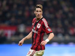 Fernando Torres tijdens een wedstrijd van zijn team AC Milan in de Serie A. (23-11-14)