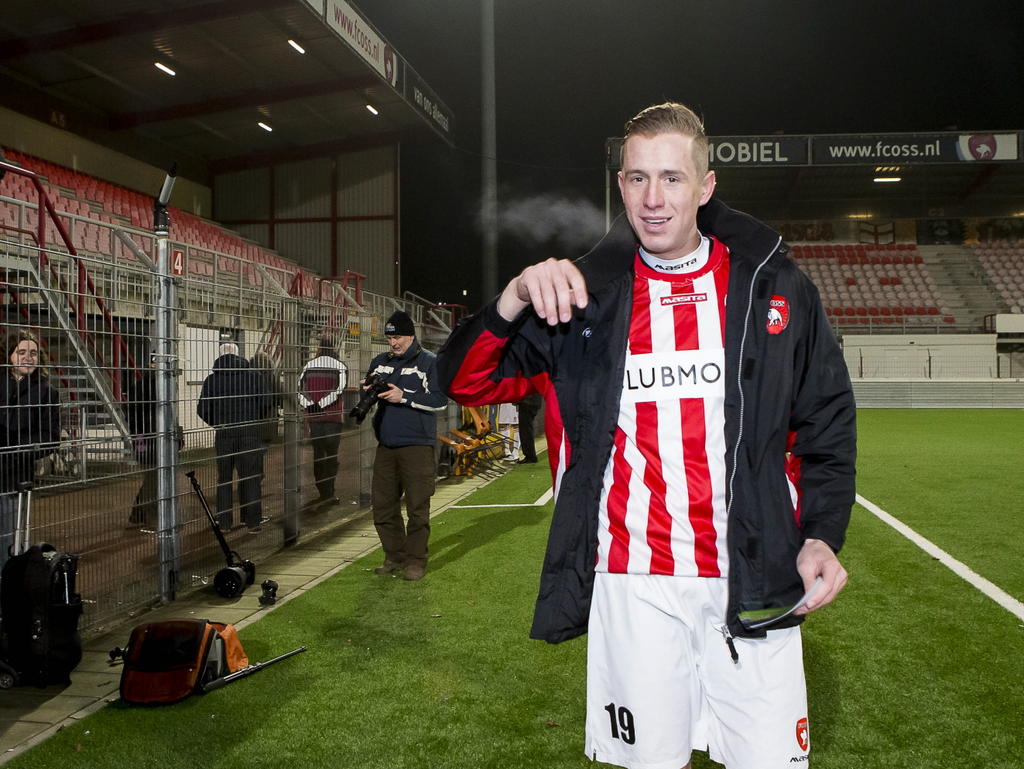 Blijdschap bij Man of the Match Kevin van Veen na afloop van de wedstrijd  FC Oss - Almere City in de Jupiler League. (23-01-15)