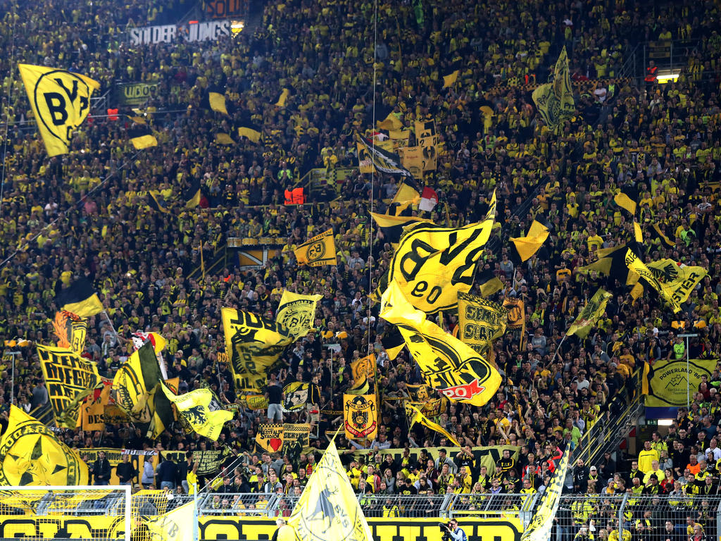 Auf der Südtribüne gibt es Probleme mit rechten Fans