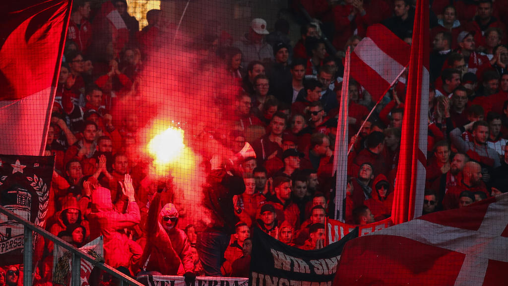Fans von Fortuna Düsseldorf liefern sich Schlägerei mit der Polizei
