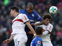 Naldo (M.) trifft nach einem ruhenden Ball zur Schalker Führung