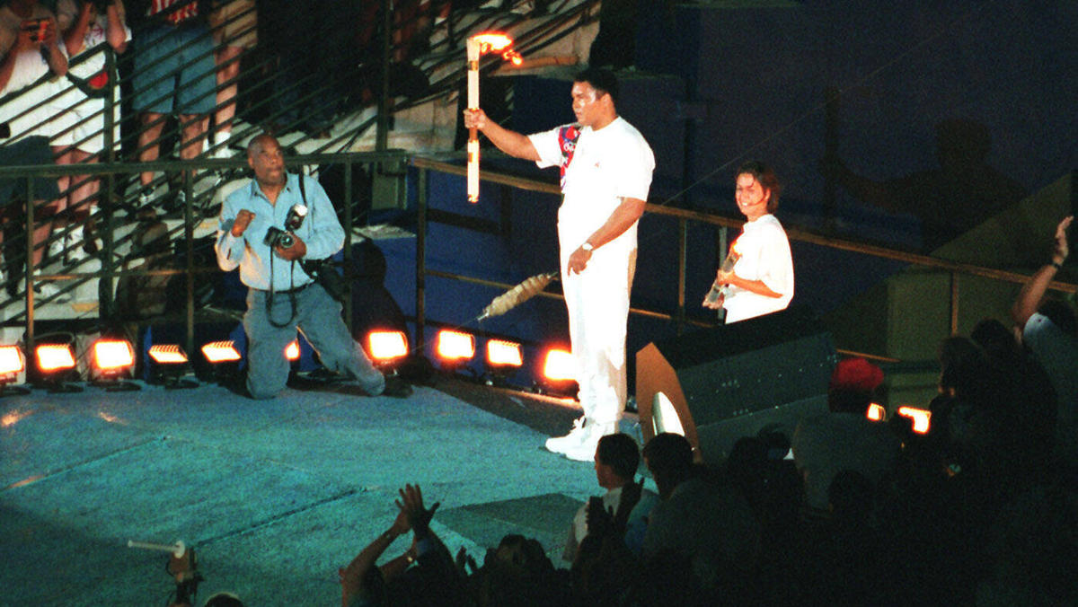 Muhammad Ali entzündete 1996 das Olympische Feuer Muhammad Ali entzündete 1996 das Olympische Feuer