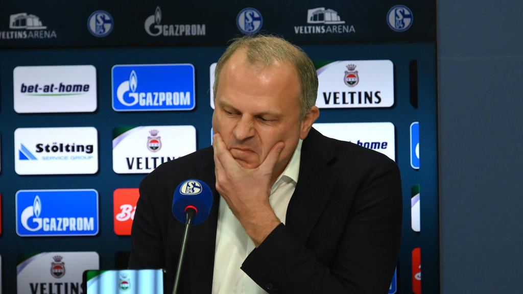 Jochen Schneider vom FC Schalke 04 sucht künftig Spieler, die sich mit dem Klub Jochen Schneider vom FC Schalke 04 sucht künftig Spieler, die sich mit dem Klub
