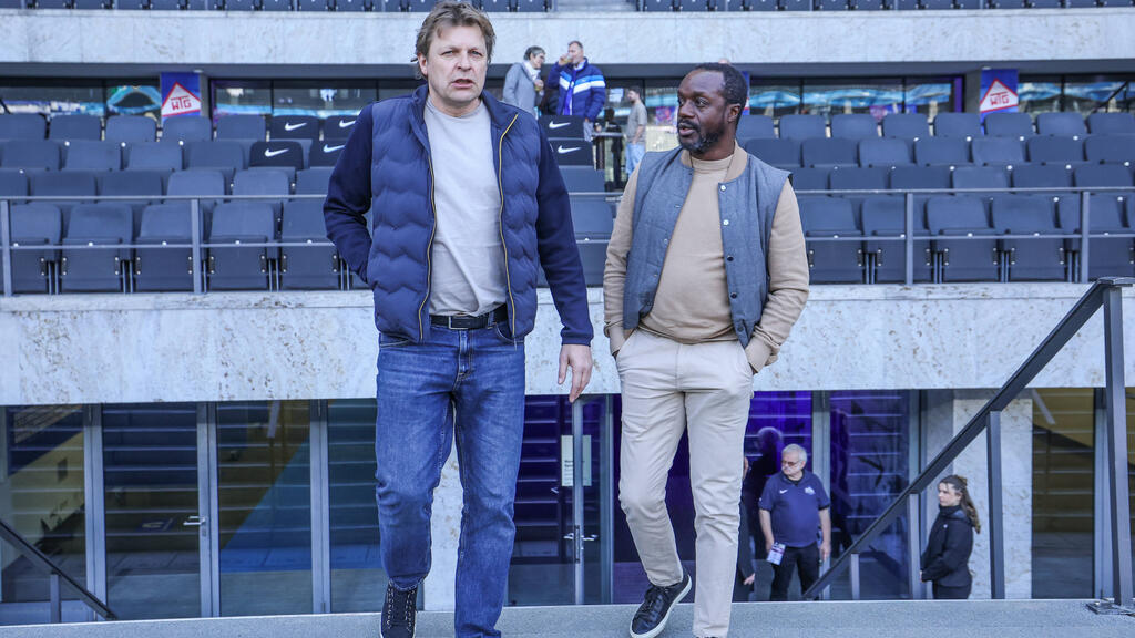 Ben Manga (r.) will den FC Schalke 04 nicht verlassen Ben Manga (r.) will den FC Schalke 04 nicht verlassen