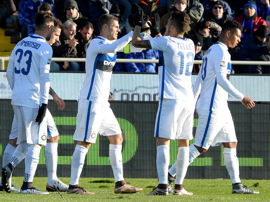 Inters Spieler bejubeln den Ausgleich gegen Atalanta