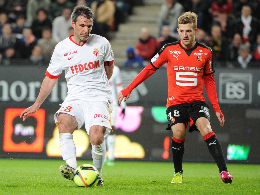 Jérémy Toulalan ante un contrario en el partido disputado en Rennes. (Foto: Imago)