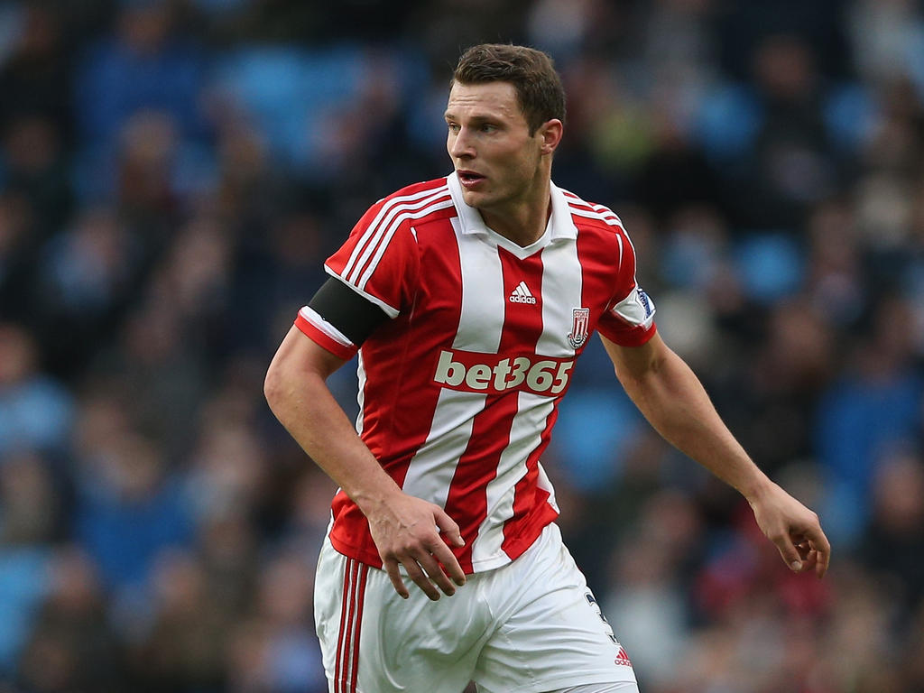 Erik Pieters in actie tijdens Manchester City - Stoke City. (22-02-2014)