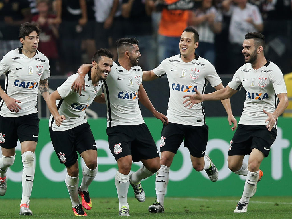 El Corinthians sigue líder pero con sólo dos puntos de ventaja. (Foto: Getty)