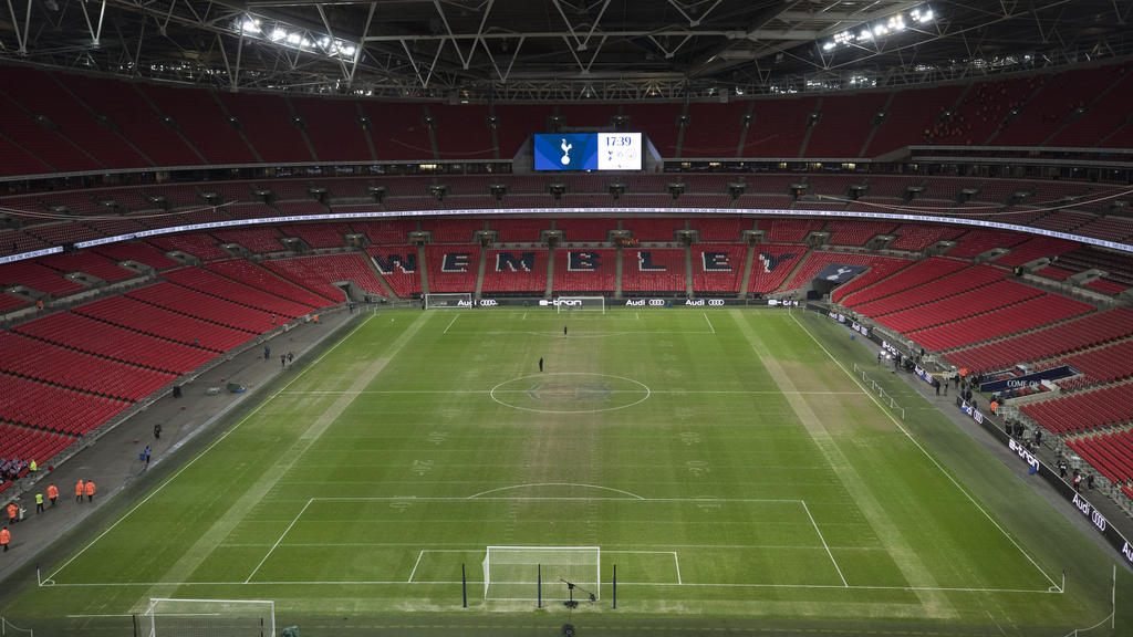 El Tottenham juega sus partidos de local en Wembley, con el césped en malísimo estado. (Foto: Getty)