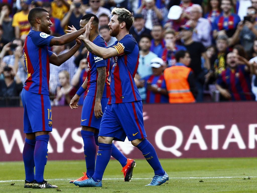 Messi (dcha.) celebra su vuelta al Camp Nou con un tanto al Deportivo. (Foto: Imago)