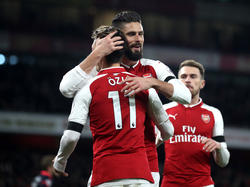 Olivier Giroud und Mesut Özil spielen seit 2013 zusammen bei den Gunners