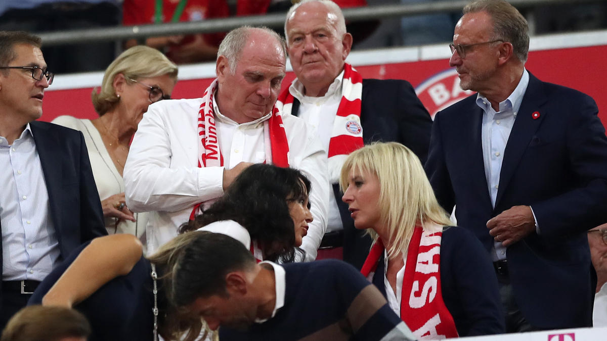 Uli Hoeneß hat über die Kaderplanung des FC Schalke gesprochen Uli Hoeneß hat über die Kaderplanung des FC Schalke gesprochen