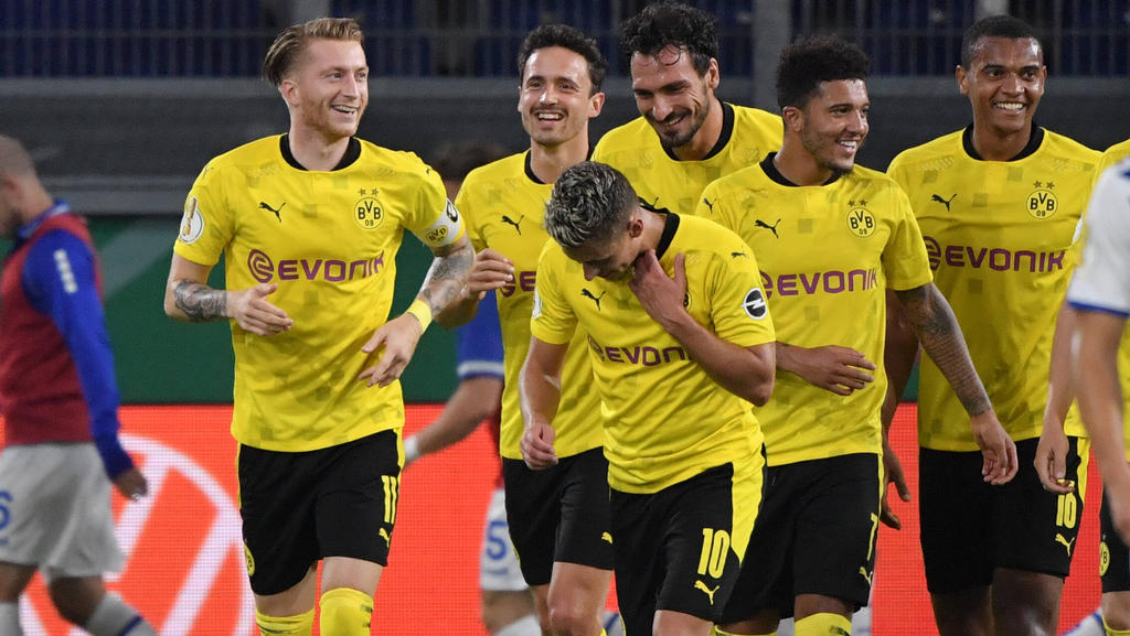Marco Reus (l.) traf mit einem Blitz-Tor nach seiner Einwechslung zum 5:0-Endstand Marco Reus (l.) traf mit einem Blitz-Tor nach seiner Einwechslung zum 5:0-Endstand
